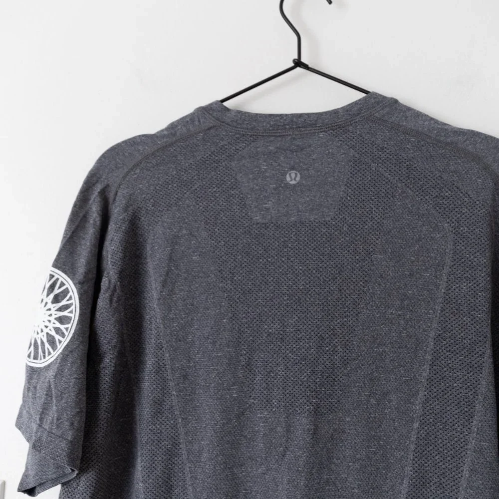 Lululemon Athletica Metal Vent Tech SoulCycle Gray Short Sleeve Shirt - Picture 4 of 5